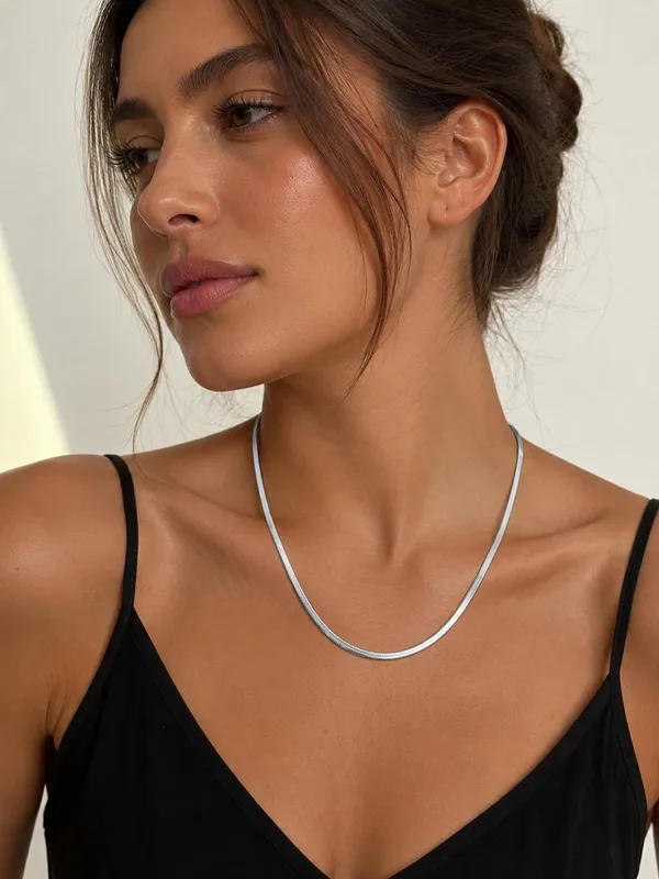 שרשרת סנייק כסופה בעיצוב מודרני ויוקרתי המשלבת מראה נקי