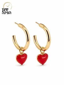 עגילי חישוק זהב עם תליון לב אדום לאישה