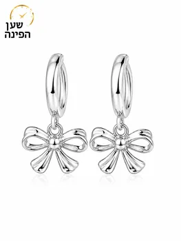 עגילי חישוק כסף עם תליון פפיון בעיצוב עדין